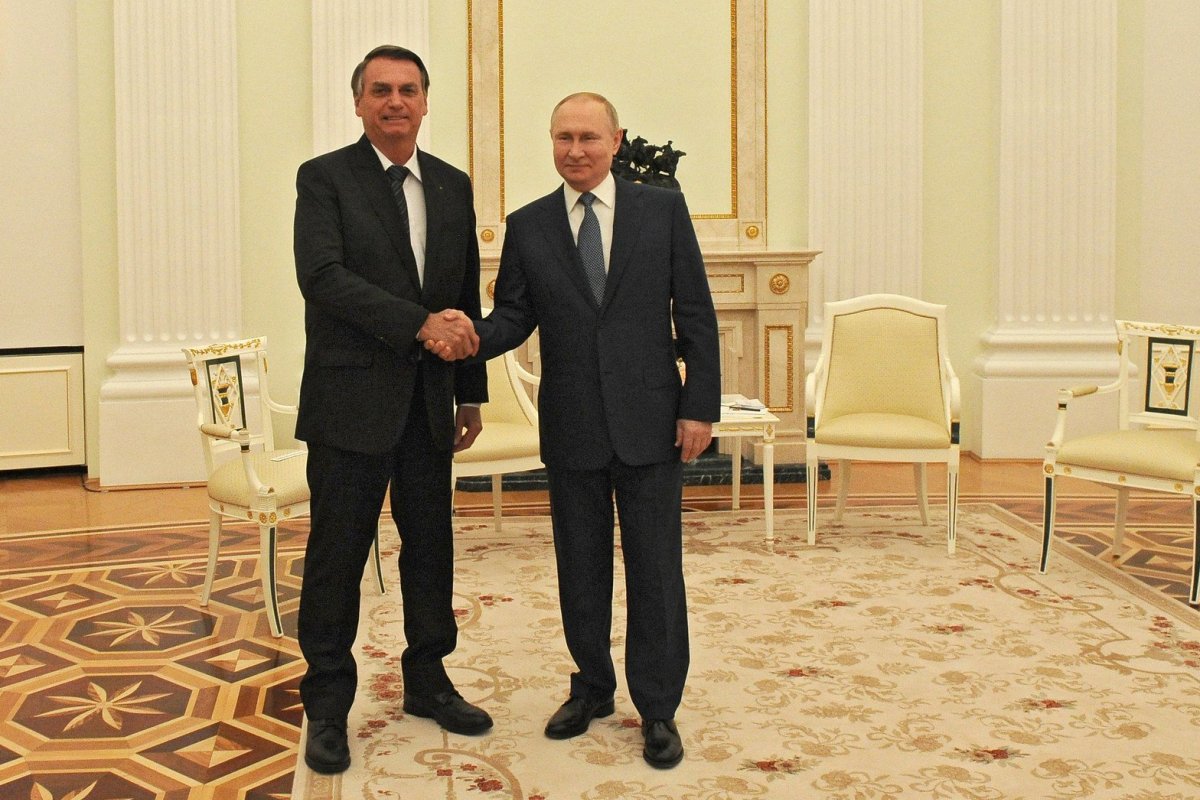 Bolsonaro sugere criar comitiva de presidentes para visitar Vladimir Putin