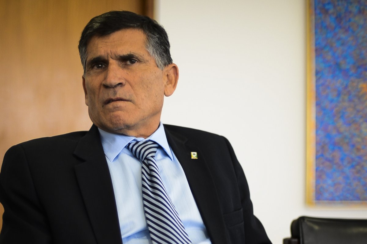 Santos Cruz diz que envolver Forças Armadas em apuração eleitoral é 'politicagem mais baixa possível'