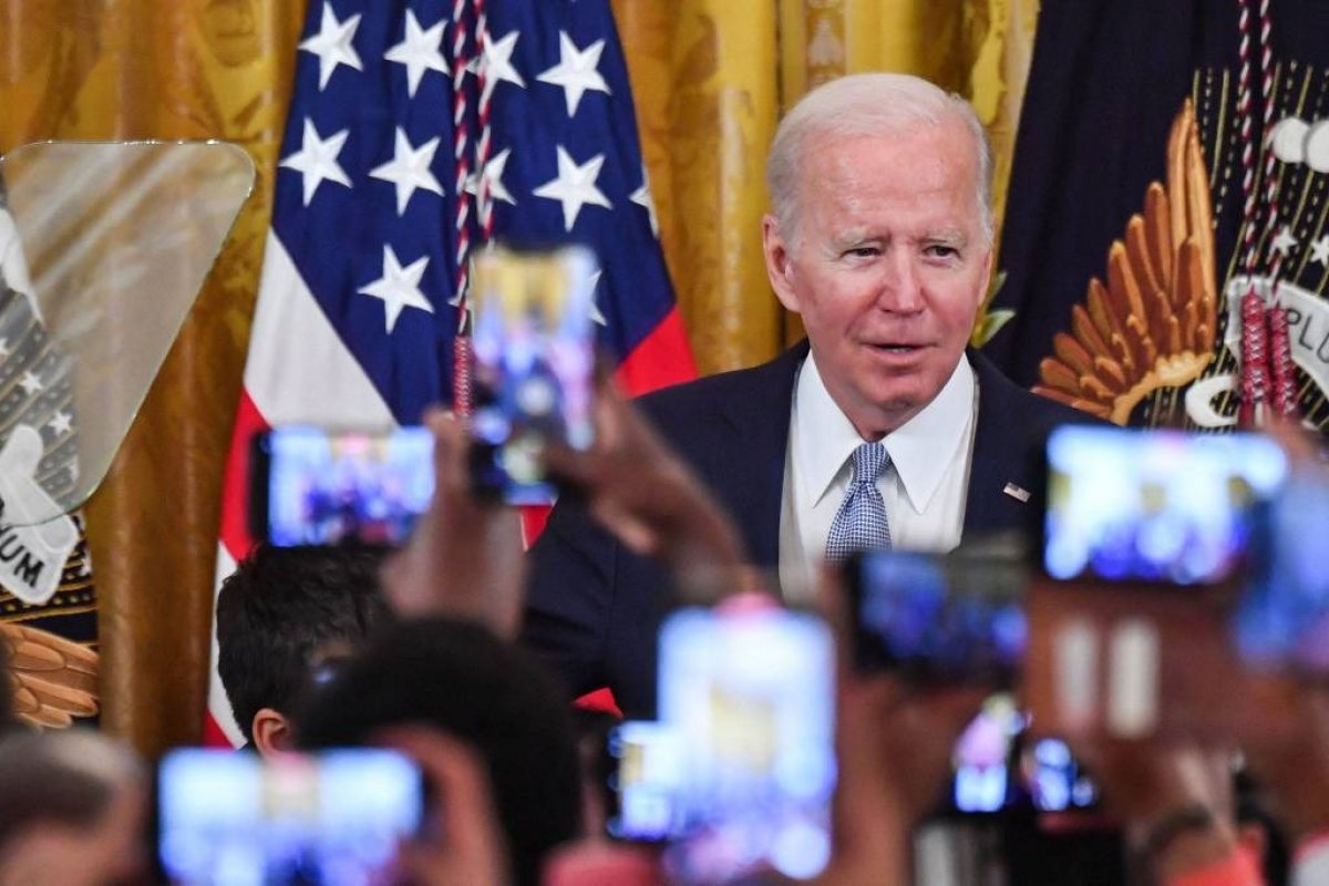 Biden pede que congressistas e eleitores lutem pelo direito ao aborto