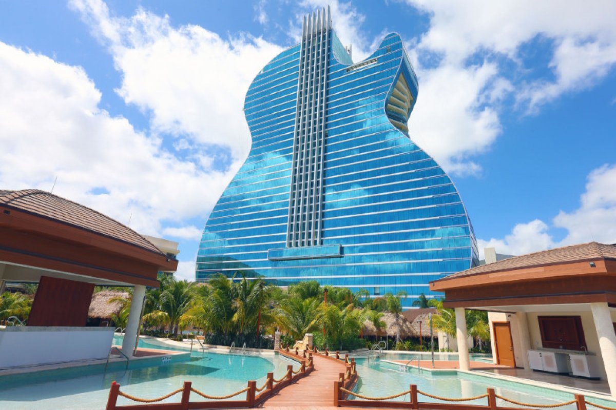 Hard Rock Hotel inaugura unidade em formato de guitarra