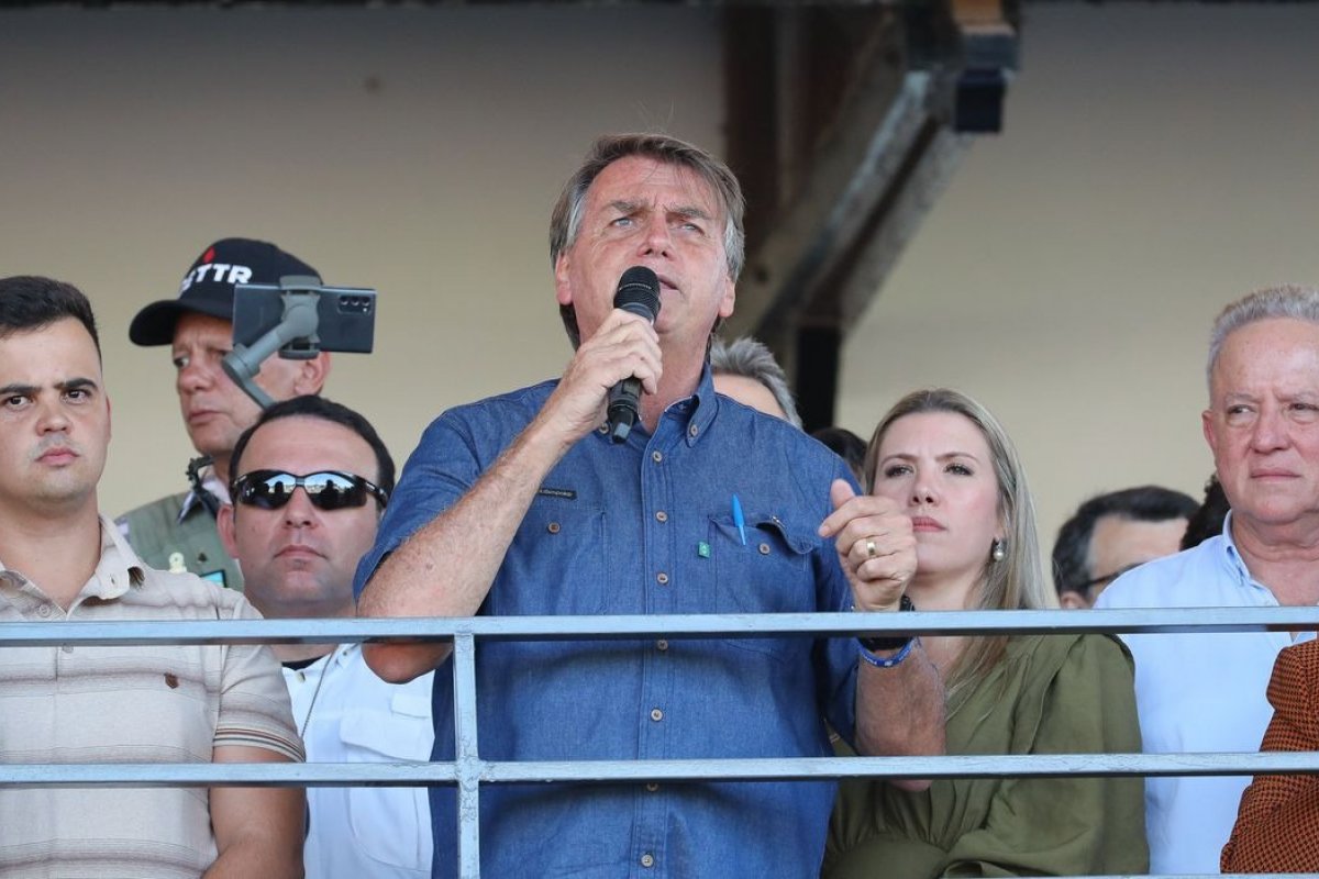 Aldir Blanc: Bolsonaro veta integralmente lei que prevê R$ 3 bi para cultura
