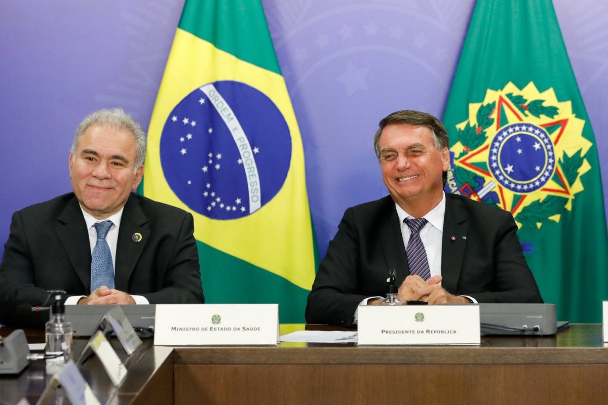 "O nosso governo é contra o aborto", reitera Marcelo Queiroga acompanhado de Bolsonaro