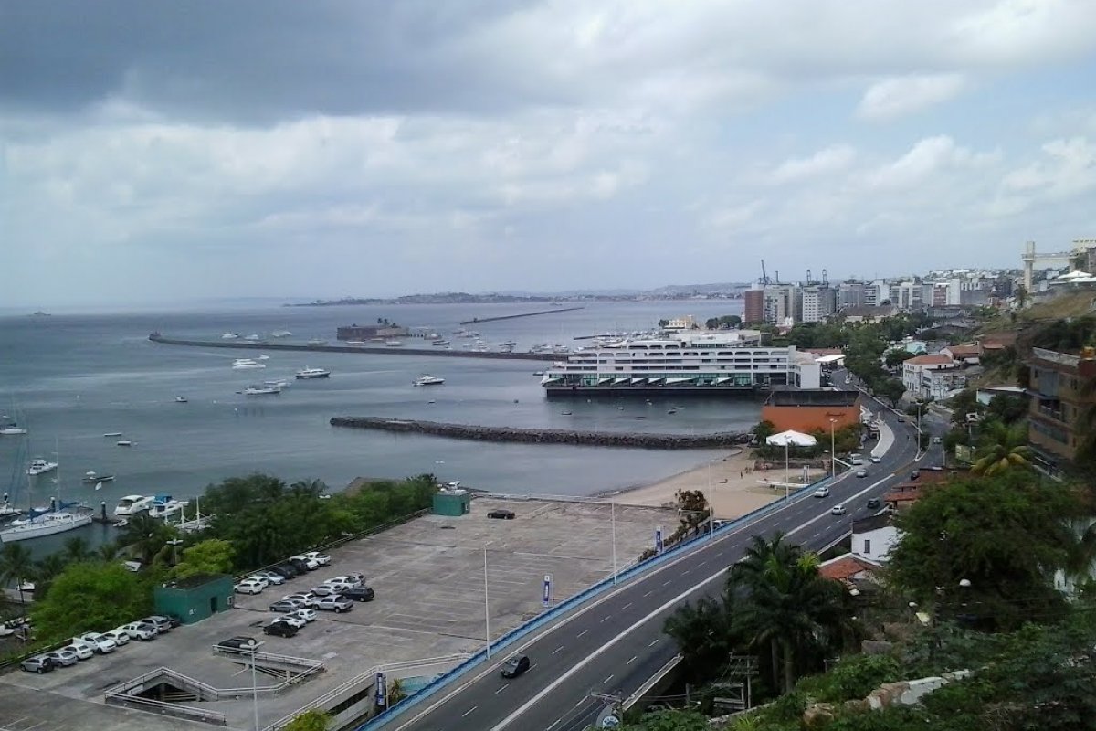 Corpo é encontrado em praia da Contorno 
