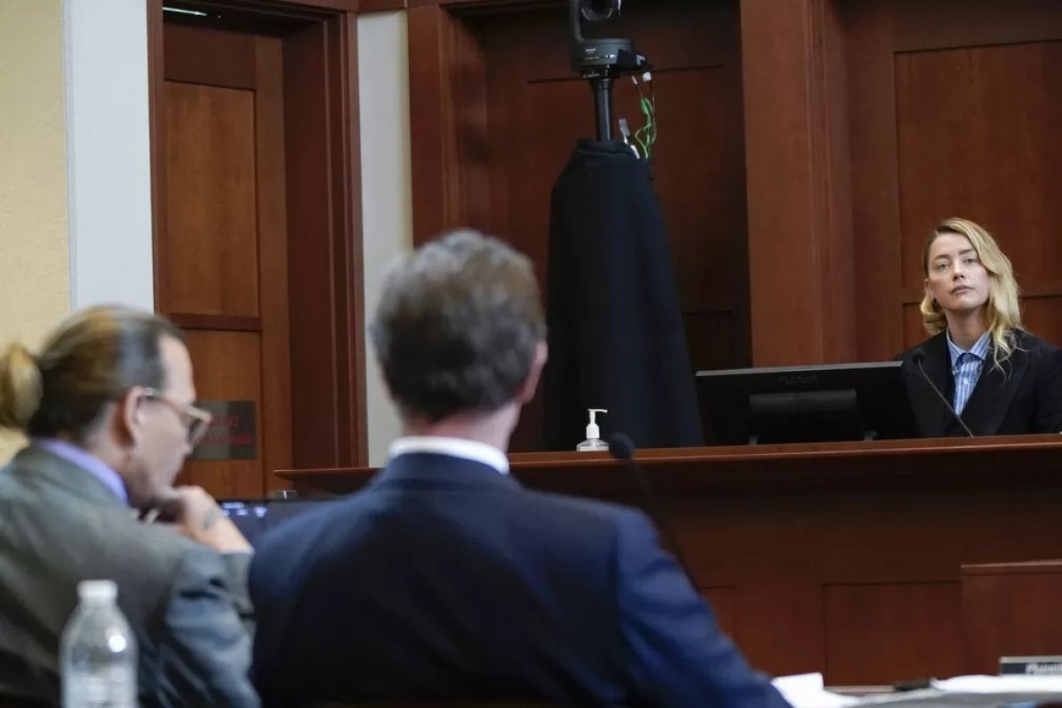 Caso Johnny Depp: Heard afirma que ex-marido a violentou sexualmente durante gravações de 'Piratas do Caribe'