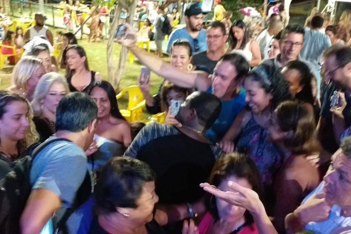Evento em praça pública reúne música, gastronomia e recreação em Salvador