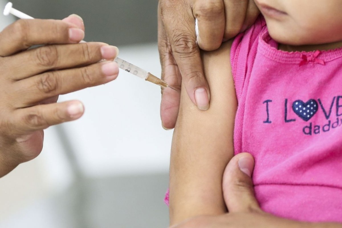 Brasil não atingiu meta de vacinação infantil contra o sarampo em 2021