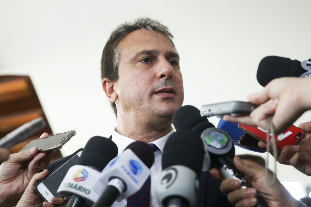 Ex-governador do Ceará gasta mais de 830 milhões em publicidade