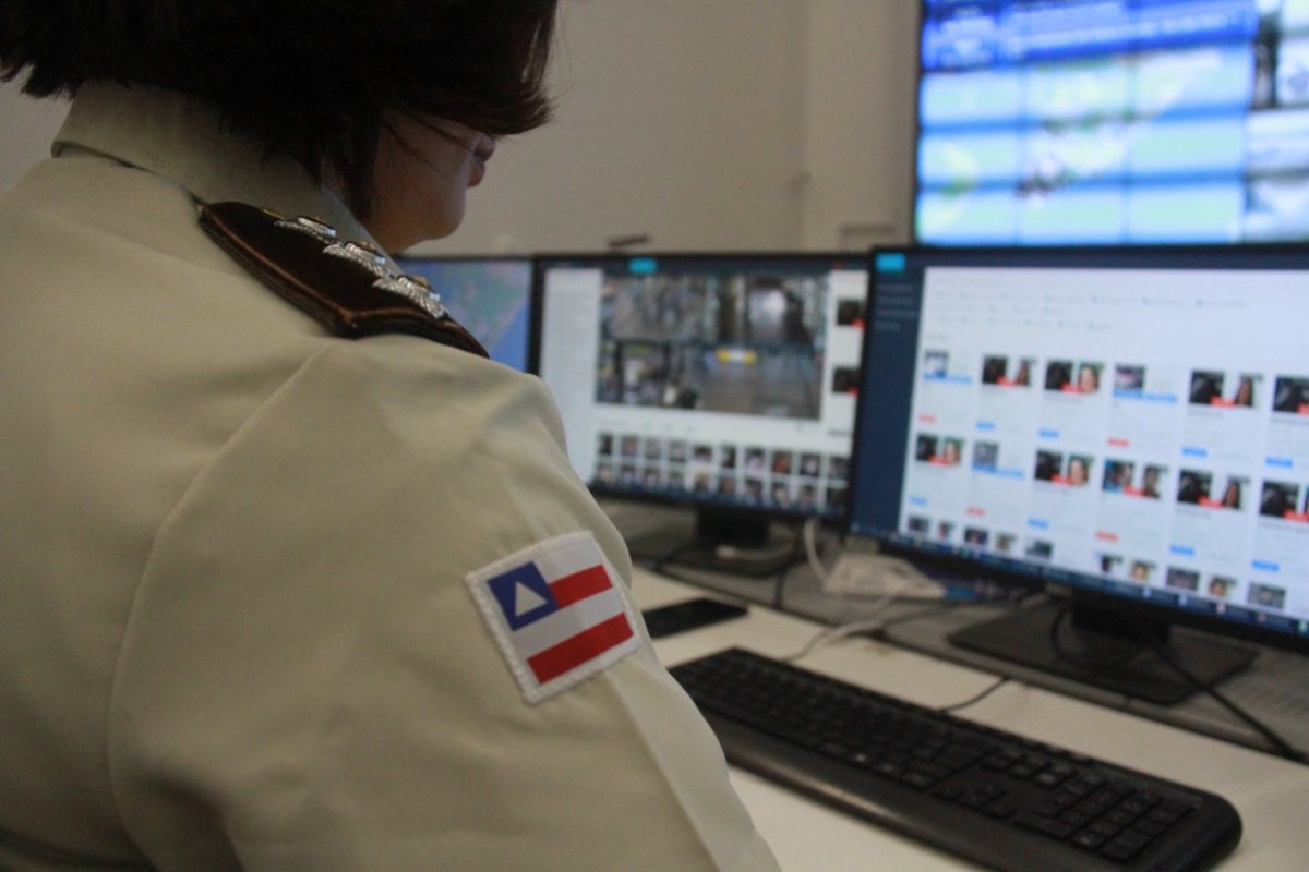 Suspeito de assassinato é encontrado após passar por ponto de videomonitoramento 
