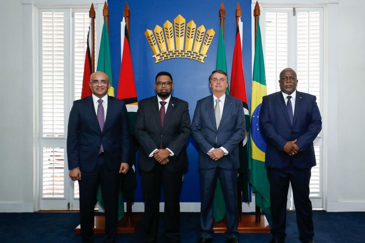 Bolsonaro se reúne com presidente da Guiana e afirma que ambos têm "estilos parecidos"