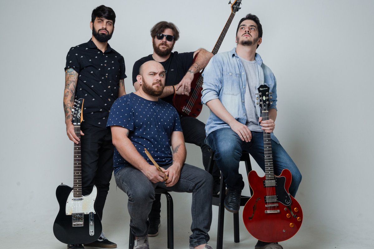  Bruma lança 'A Metade', primeiro single do novo álbum