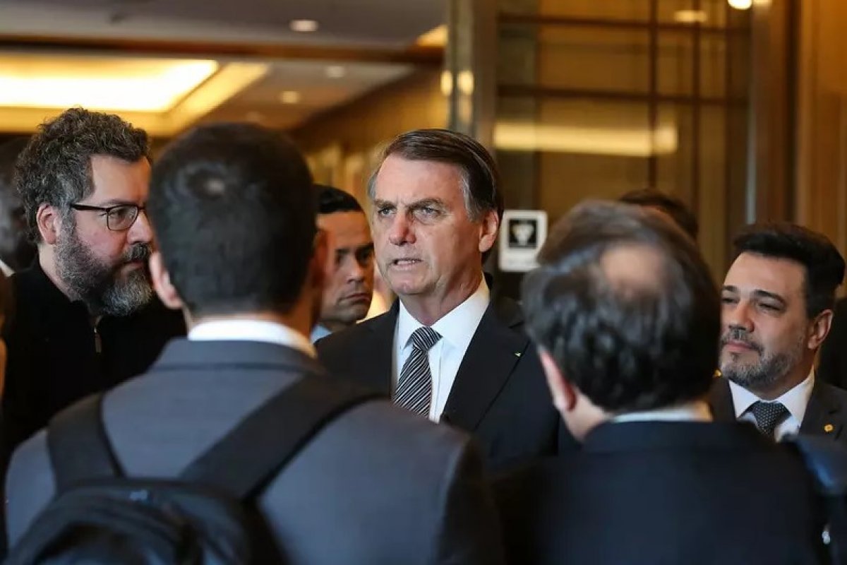 Bolsonaro 'lamenta' eleição de Fernández