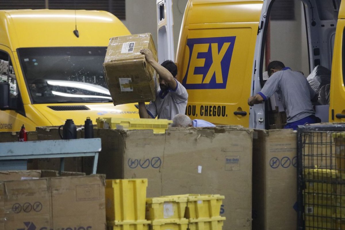Correios têm arrecadação recorde com venda de veículos em 2021