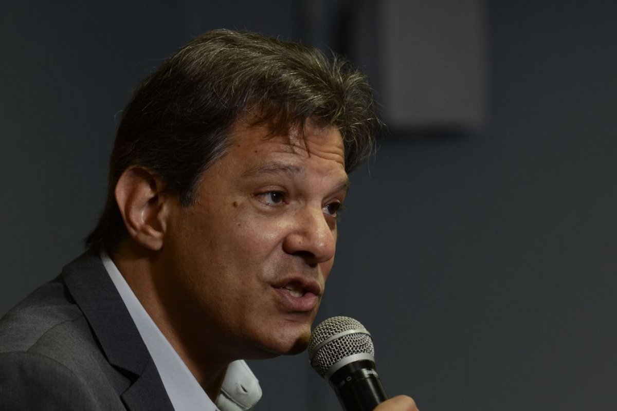 Após diagnóstico de pedra nos rins, Haddad paralisa agenda de pré-campanha