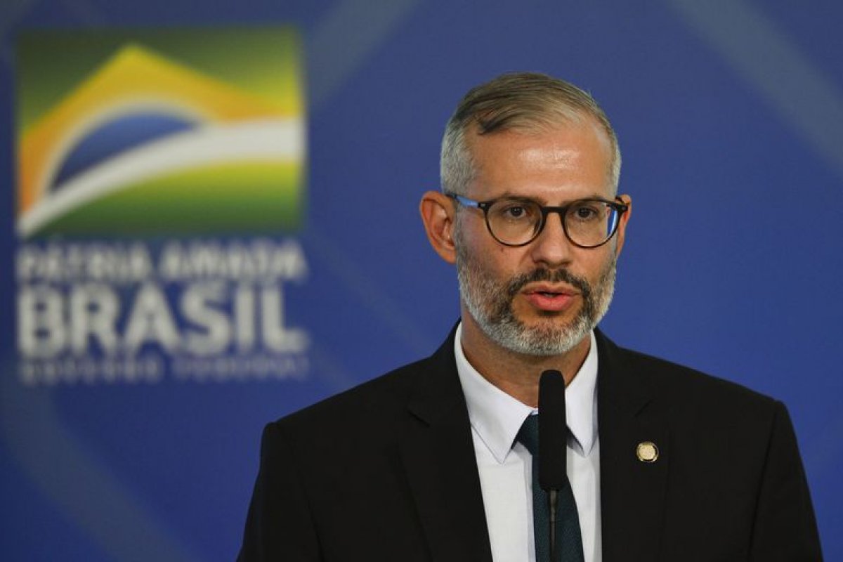 Ministro diz que déficit na educação é o principal desafio a ser enfrentado