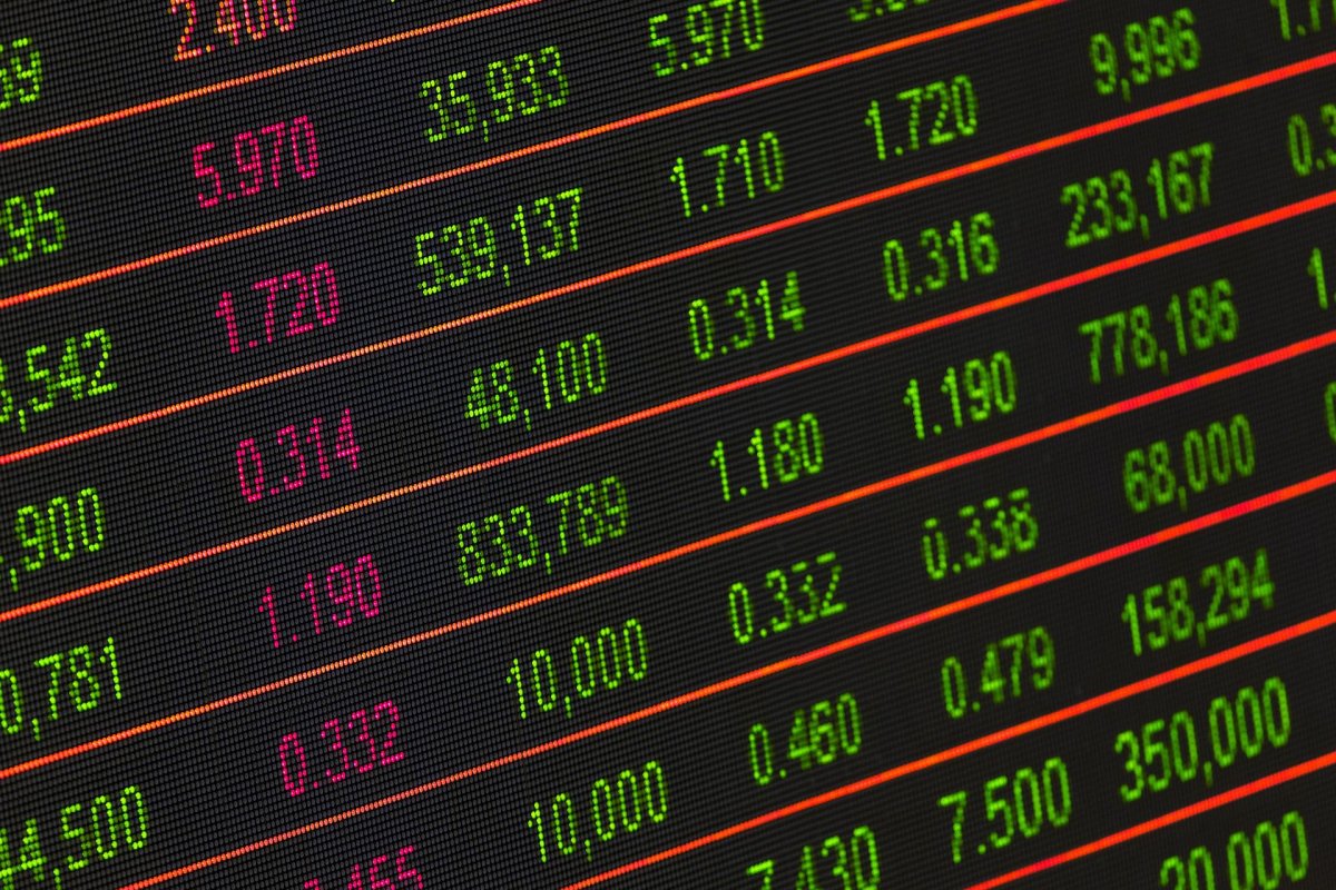 Ibovespa fecha com recuo de 0,14%, enquanto dólar encerra em queda de 0,41%, a R$5,13