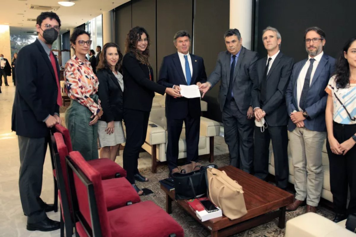 Entidades entregam manifesto a favor do processo eleitoral brasileiro a Fux e Fachin