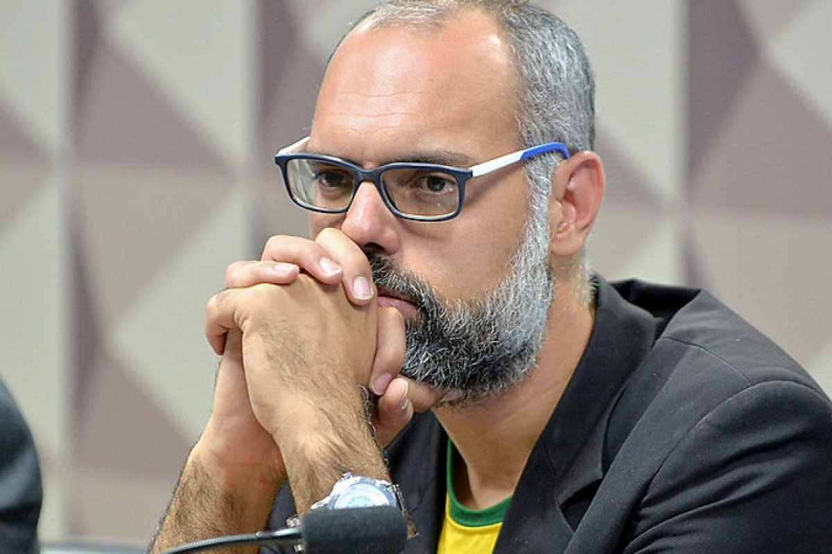 YouTube derruba canais de Allan dos Santos  