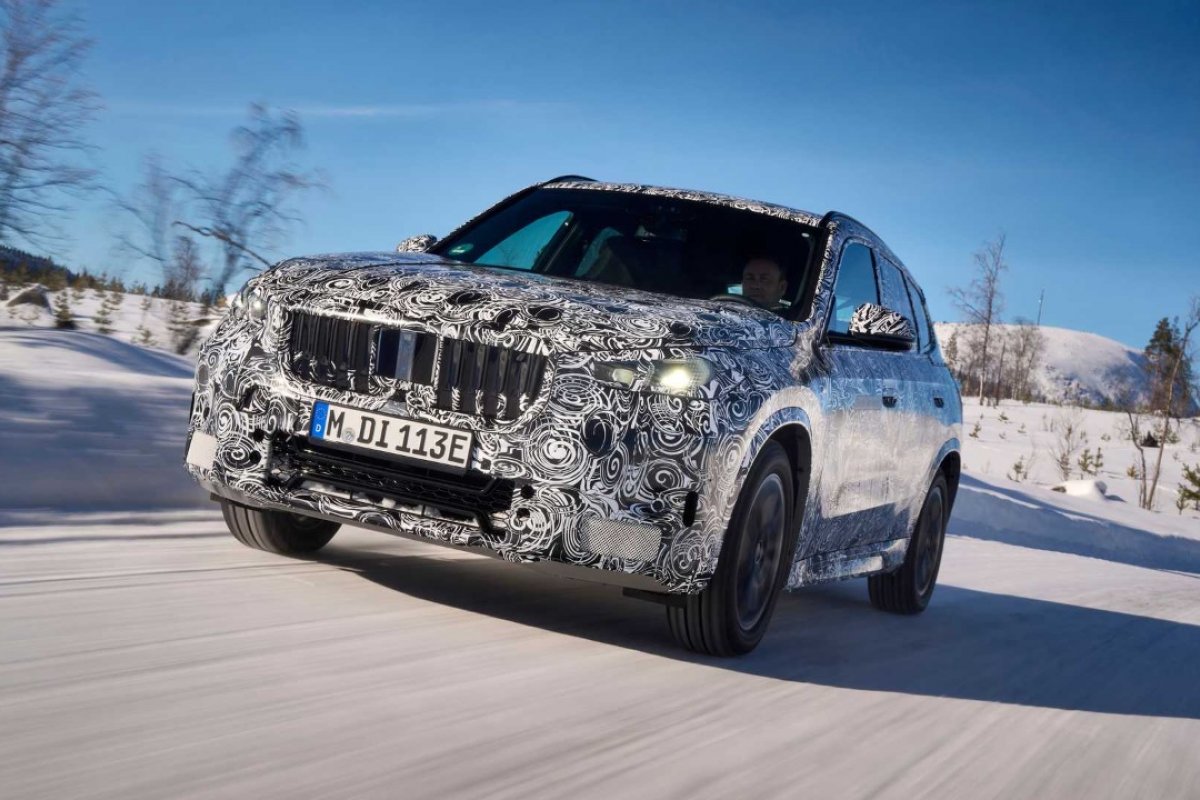 BMW X1 elétrico é testado no gelo e chegará ao mercado ainda esse ano 
