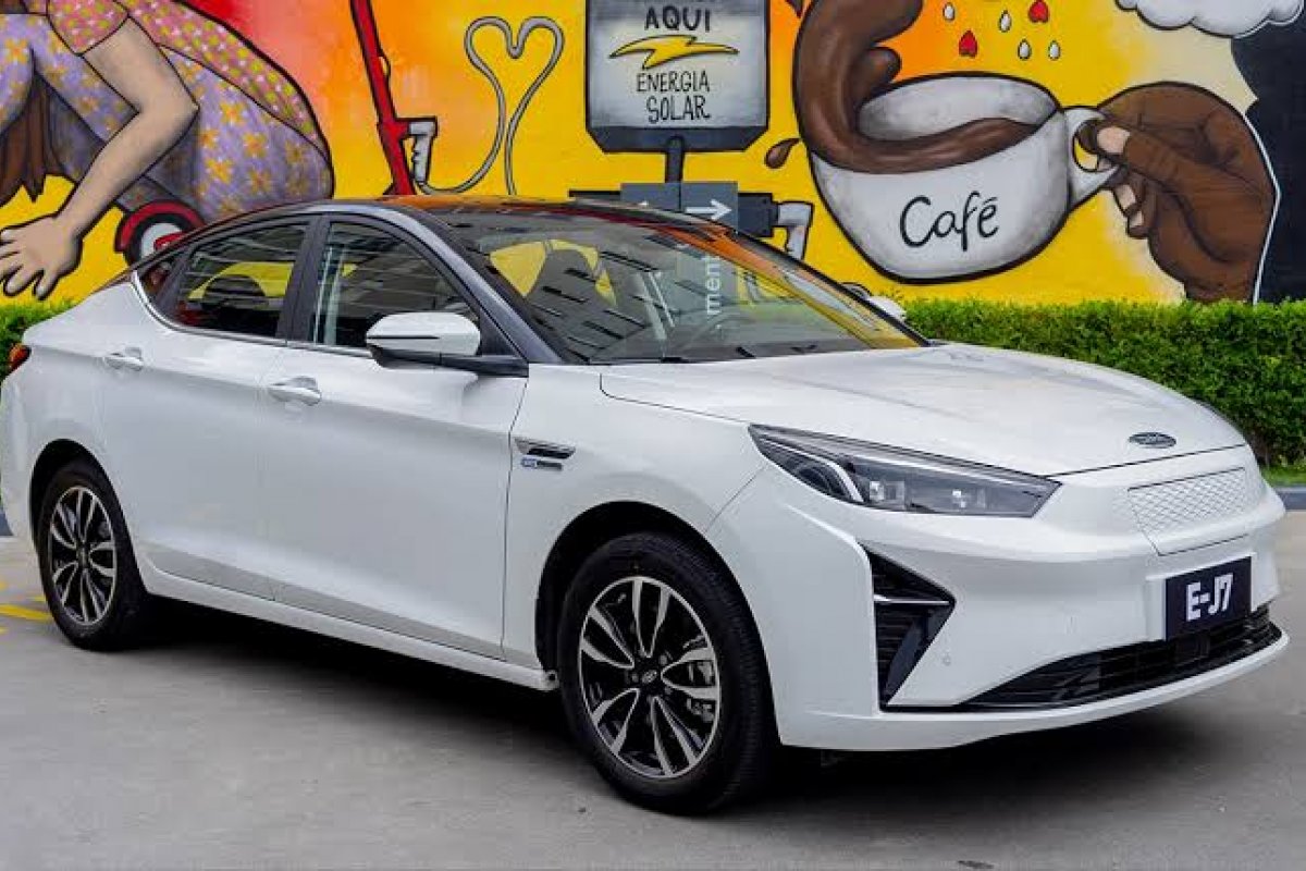 Venda de carros elétricos e híbridos cresce 78% no país  