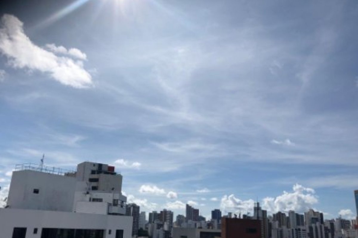 Salvador pode ter chuva no fim de semana, mas sol forte deve predominar