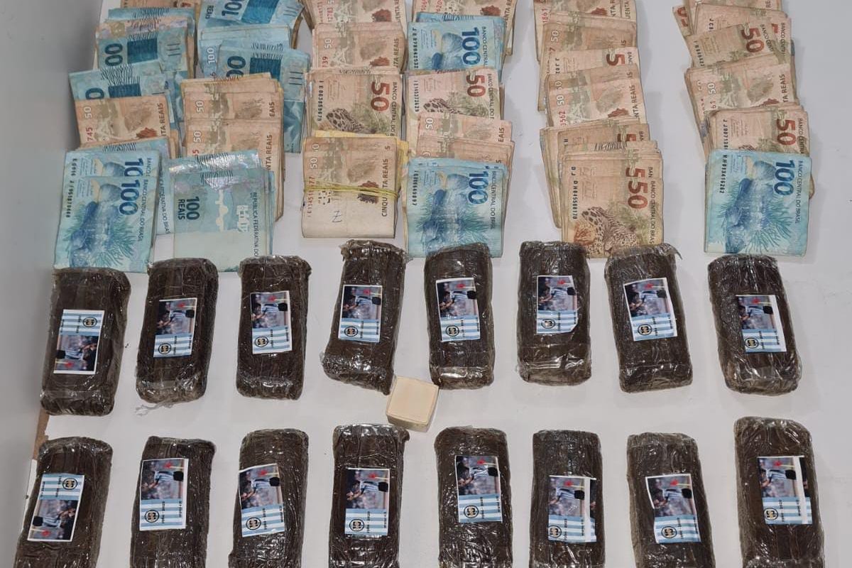 PM prende traficante com R$ 33 mil na orla de Salvador