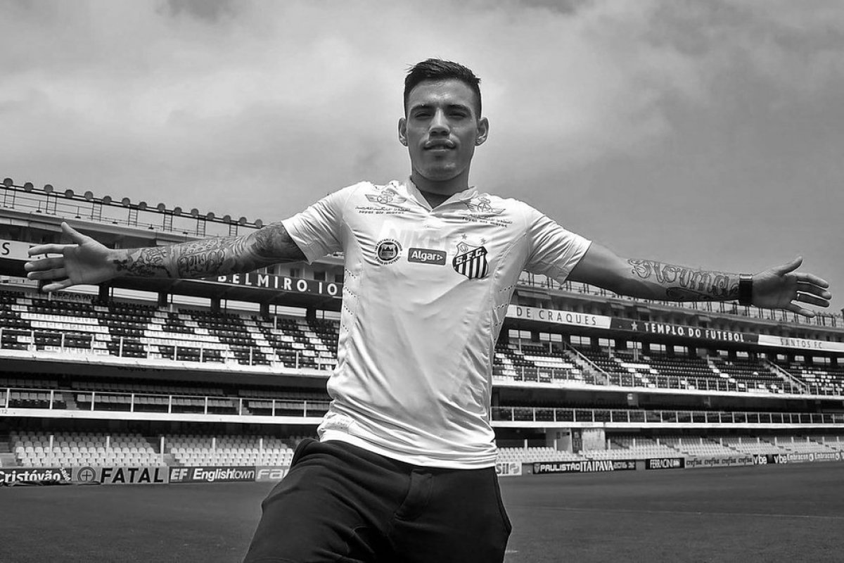 Ex-jogador do Santos morre em acidente de carro