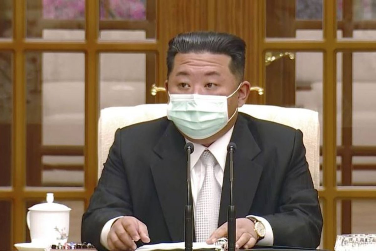 Kim Jong Un convoca Exército para responder ao surto de Covid-19 que matou 50 pessoas na Coreia do Norte