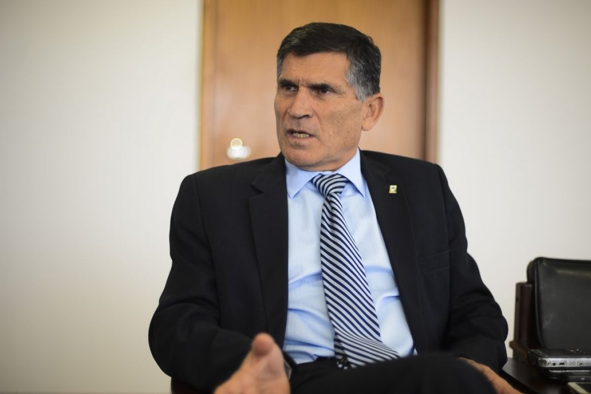 Ex-ministro de Bolsonaro, Santos Cruz sofre princípio de infarto e é internado em Brasília
