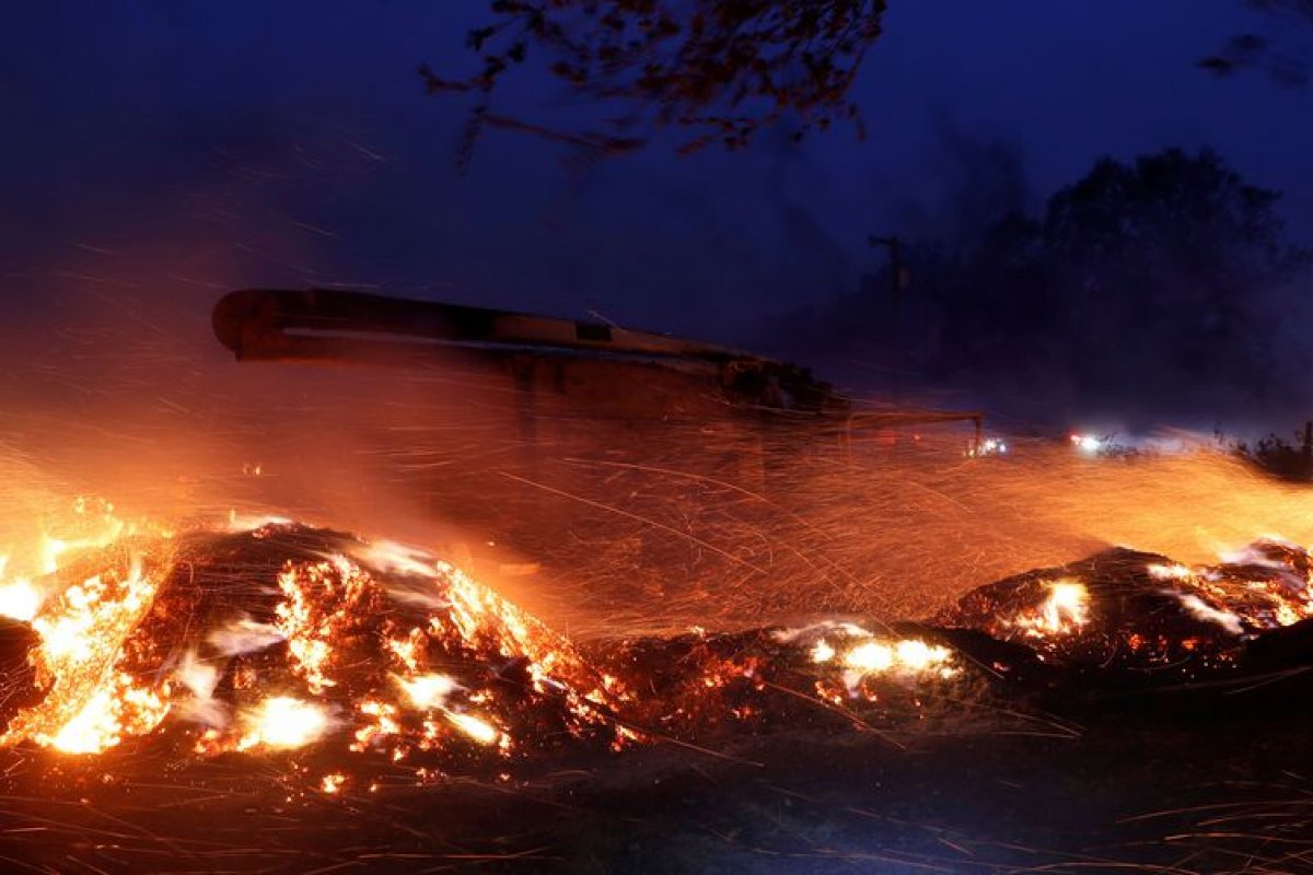 Aulas estão suspensas na Califórnia por conta dos incêndios florestais 