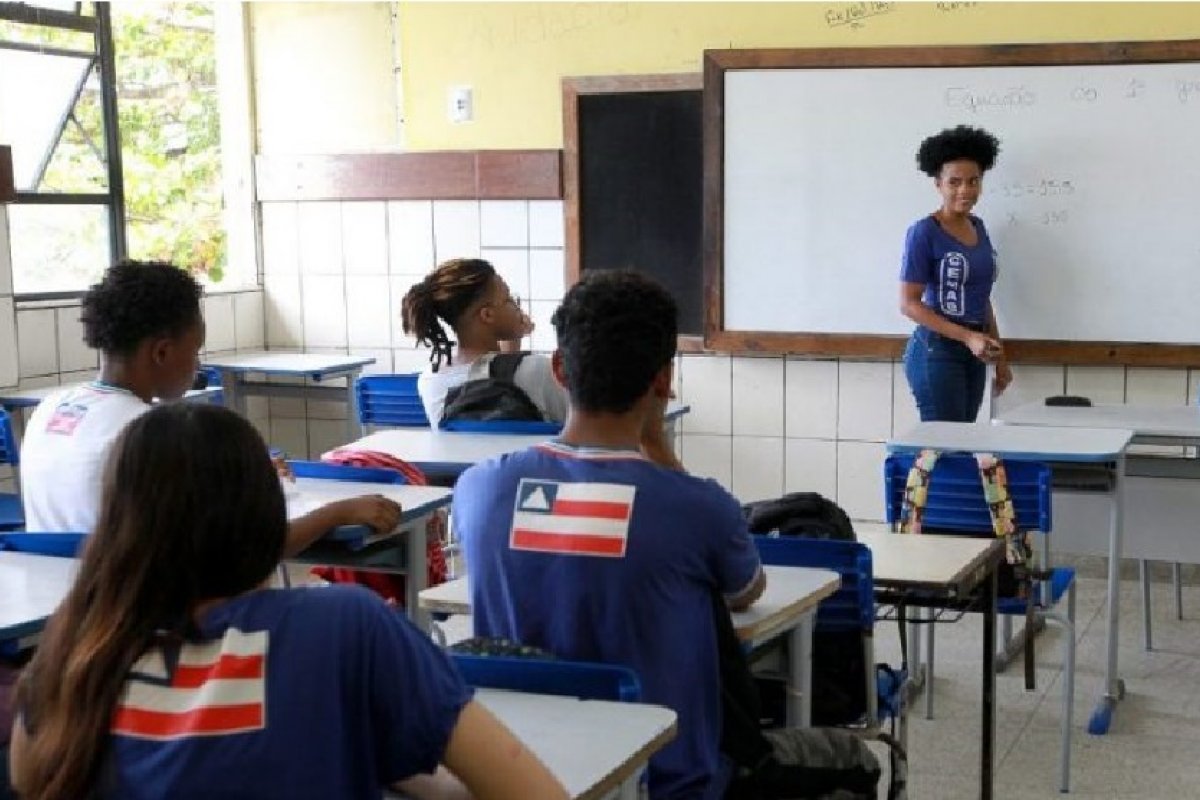 Governo da Bahia lança edital com oferta de 52 mil vagas de monitoria do Programa Mais Estudo