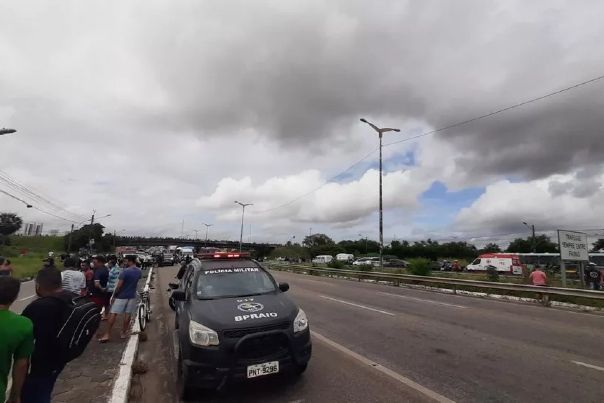 Vídeo: dois policiais rodoviários são assassinados a tiros em Fortaleza