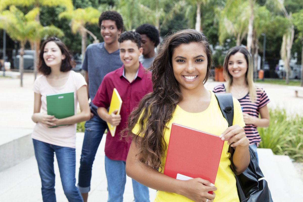 Governo estuda reduzir em 30% encargos  para gerar empregos para jovens