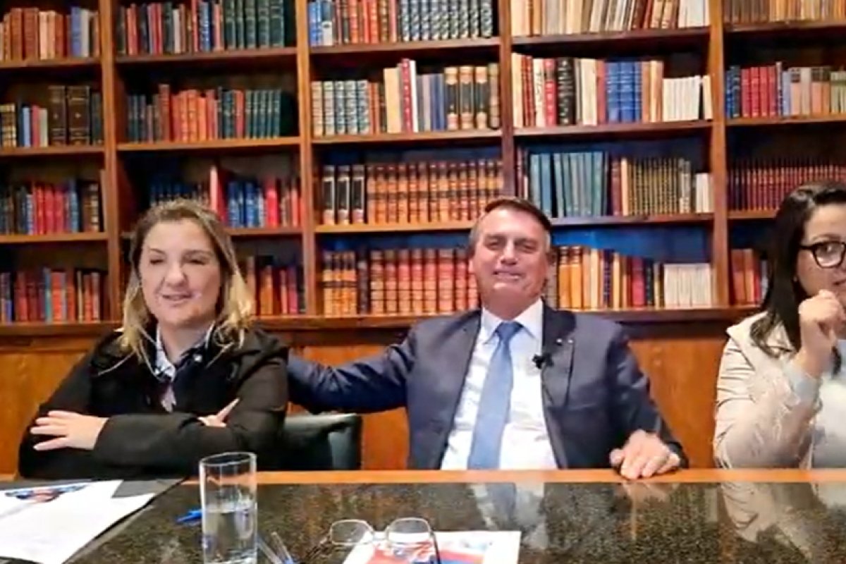 Bolsonaro critica possível vinda de observadores internacionais para acompanhar eleições no Brasil