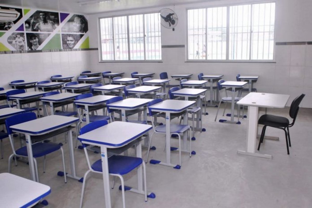 Taxa de abandono escolar no Ensino Médio mais que dobrou em 2021