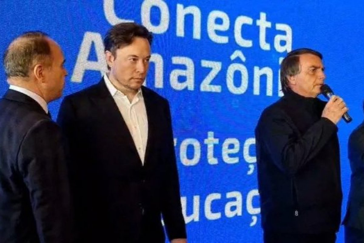 Para Bolsonaro, acordo com Elon Musk é como "o início de um namoro"; presidente não citou prazos, custos e detalhes 