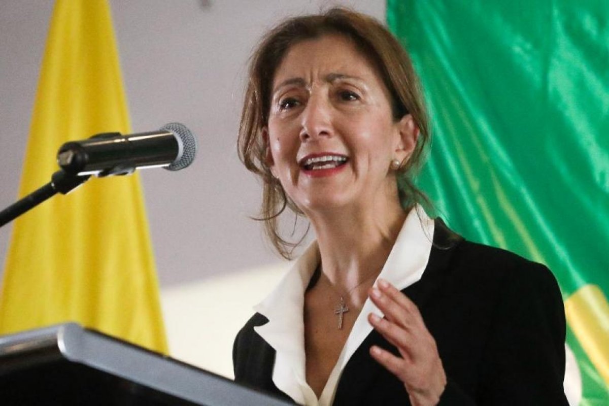 Íngrid Betancourt, desiste da candidatura à presidência da Colômbia a uma semana da votação