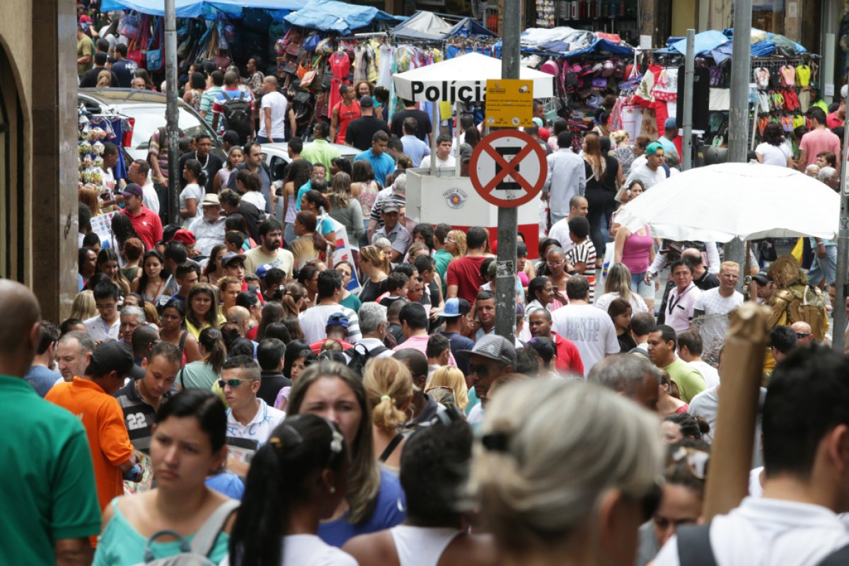 Número de refugiados venezuelanos no mundo vai superar o de sírios em 2020