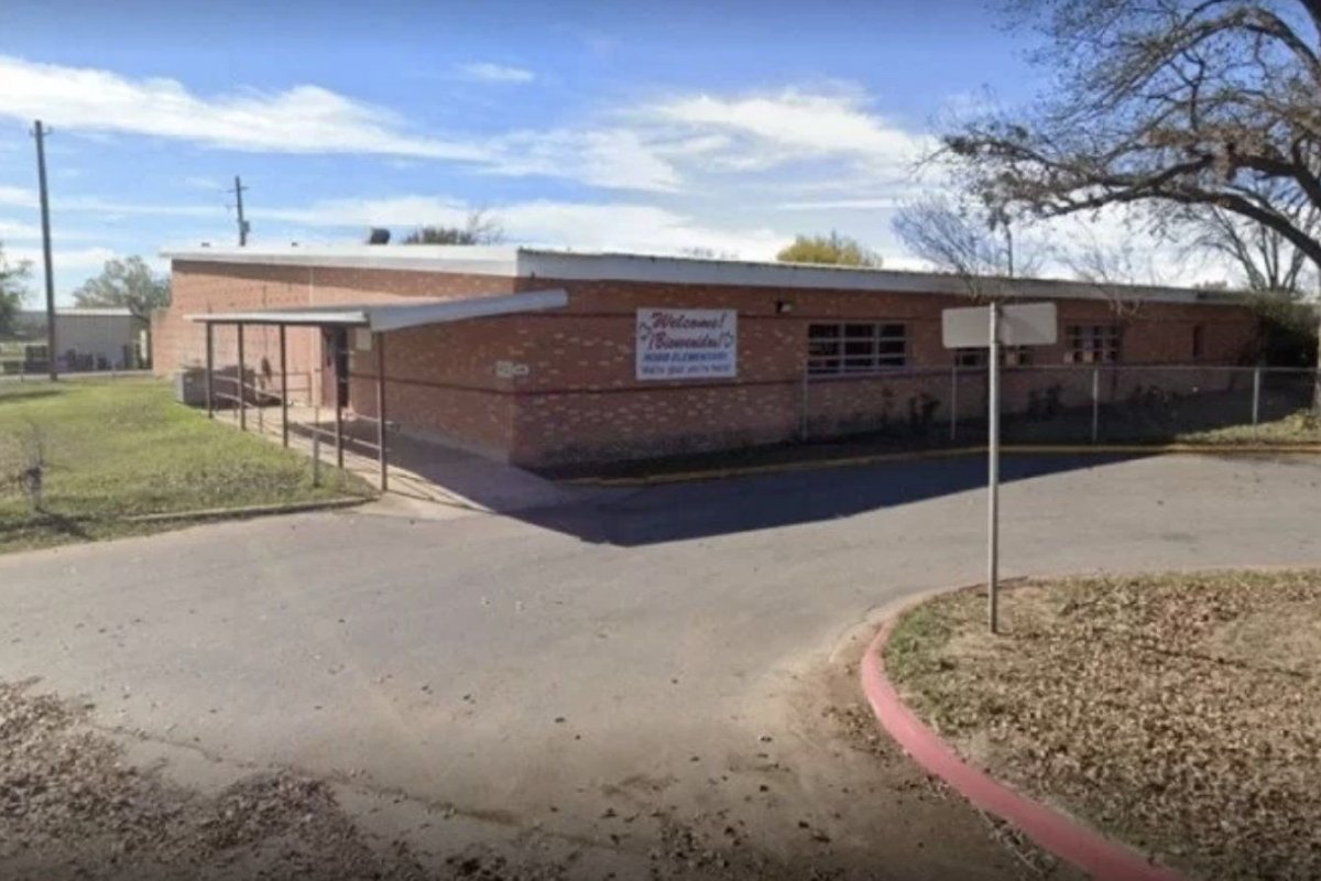 Atirador invade escola e mata 15 crianças e professora no Texas
