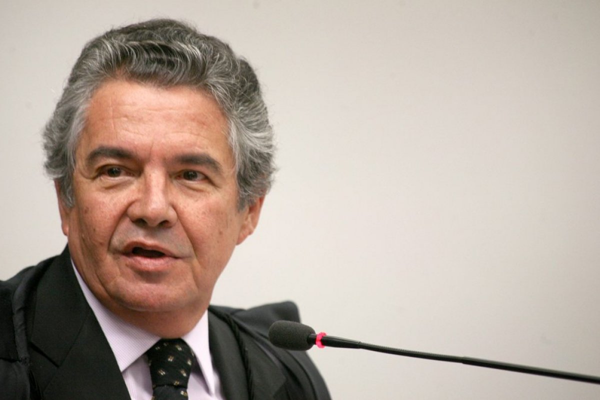 Marco Aurélio pede que Bolsonaro “tire o pé das redes sociais”