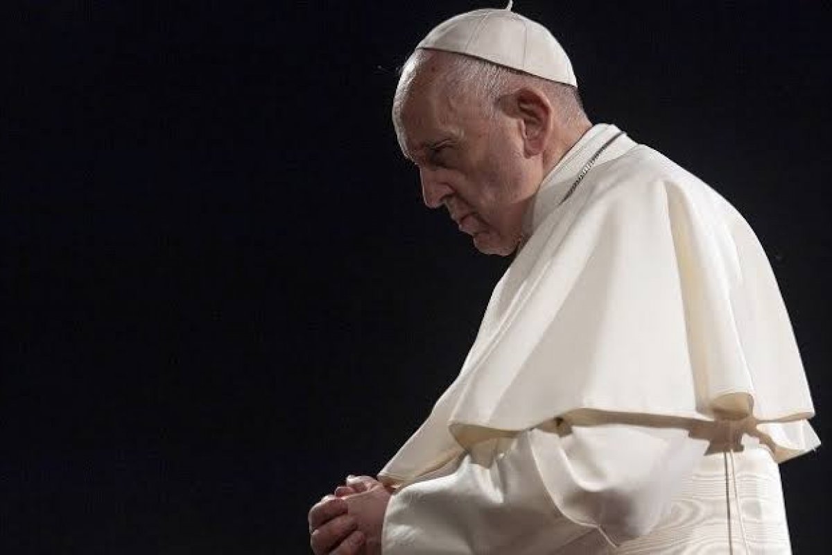 "Meu coração está partido", afirma Papa Francisco após ataque em escola nos EUA que deixou 15 mortos
