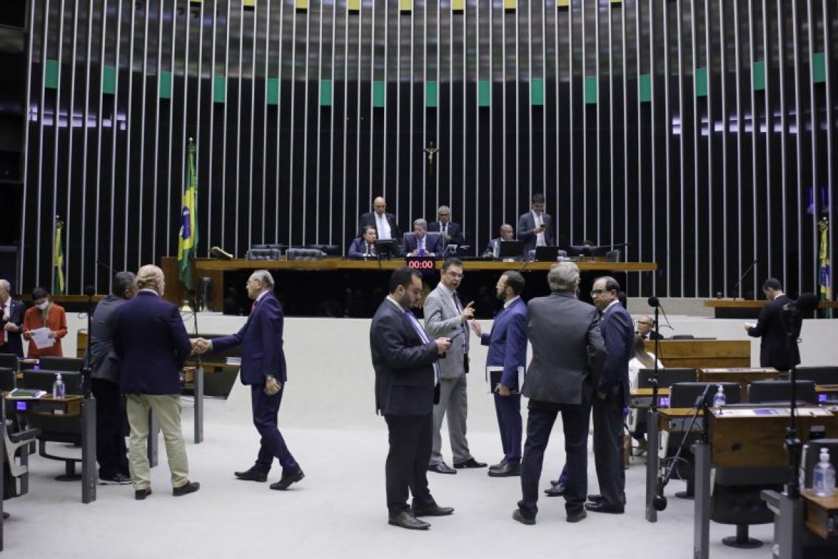 Governadores tentam adiar projeto que estabelece teto de 17% para as alíquotas de ICMS para 2024