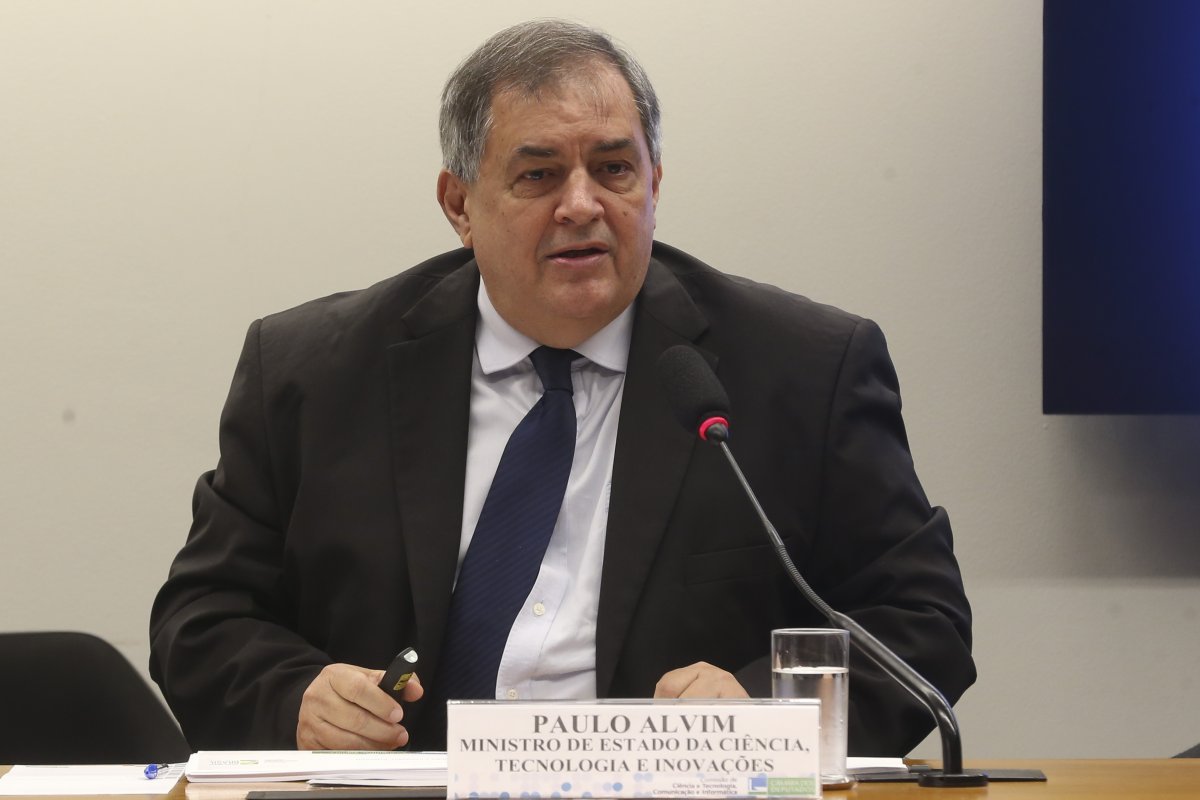 Na Câmara, ministro defende ampliação do orçamento para a área de ciência e tecnologia