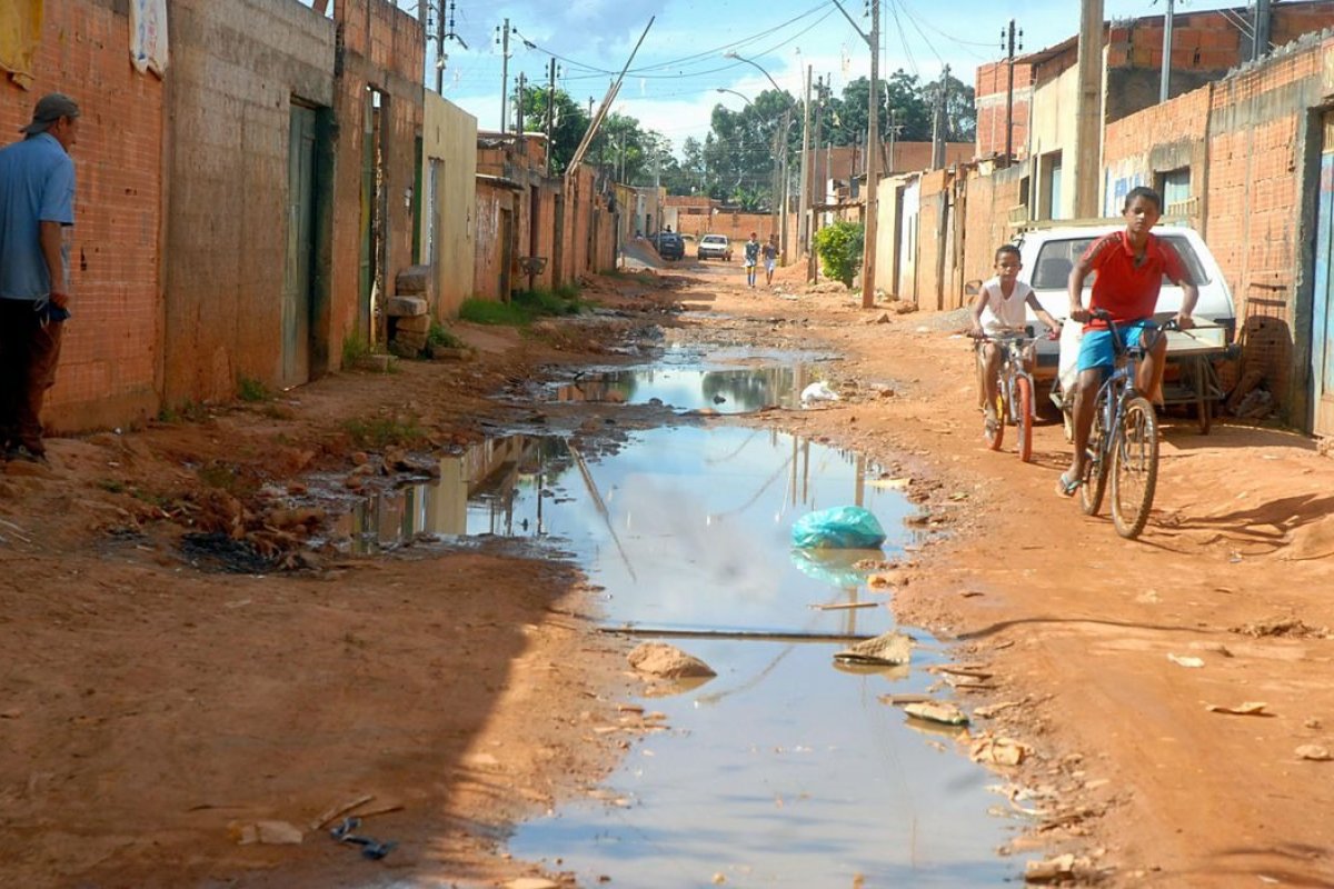 Auxílio Brasil: quase 2 milhões de famílias em extrema pobreza não são amparadas pelo programa