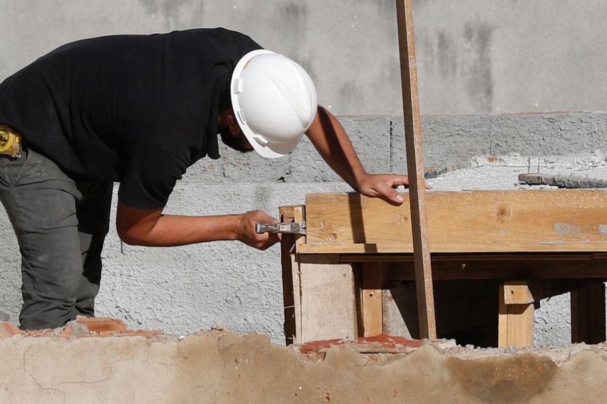 Confiança da construção civil recua 1,4 ponto em maio
