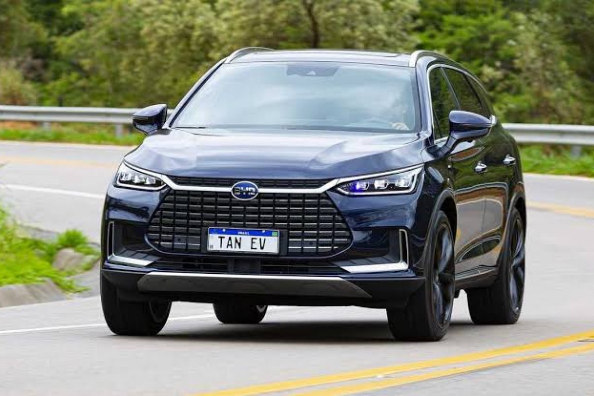 Farol da Bahia acelera SUV elétrico de 517cv da BYD 