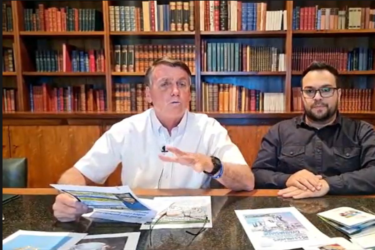 'Prefeitos e governadores passaram por cima das minhas decisões na pandemia', diz Bolsonaro