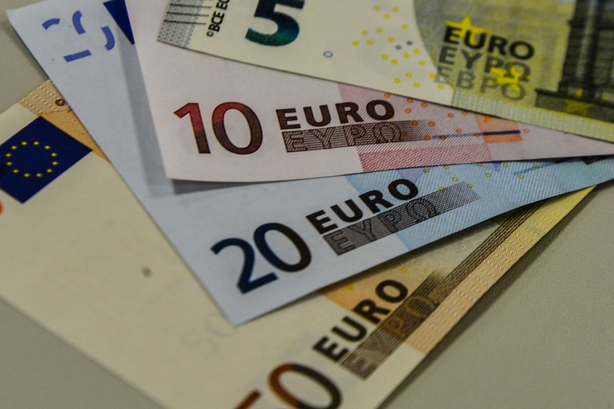 Bulgária aprova adoção do Euro como moeda única
