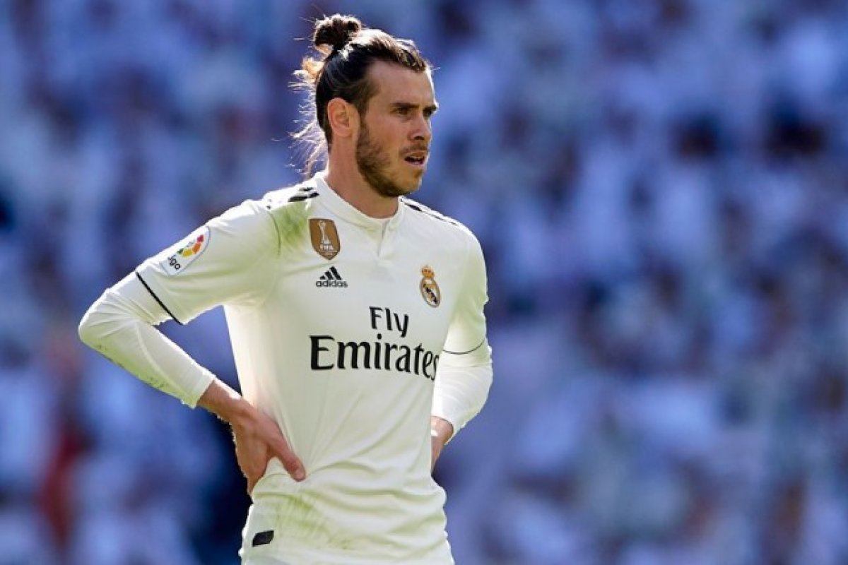 Bale ignora pequeno torcedor e recebe críticas na web pela atitude
