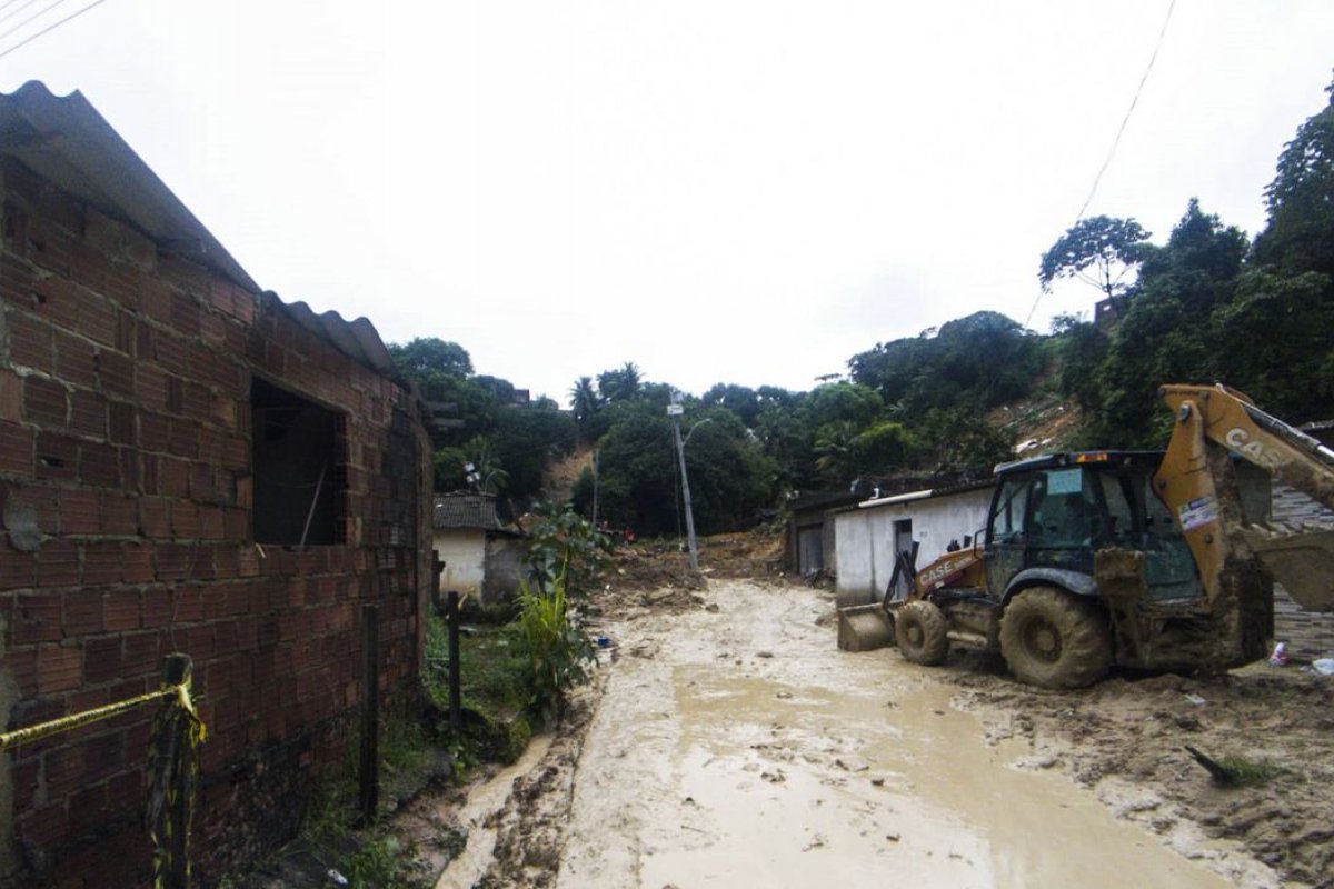 Sobe para 126 o número das vítimas de chuvas em Pernambuco
