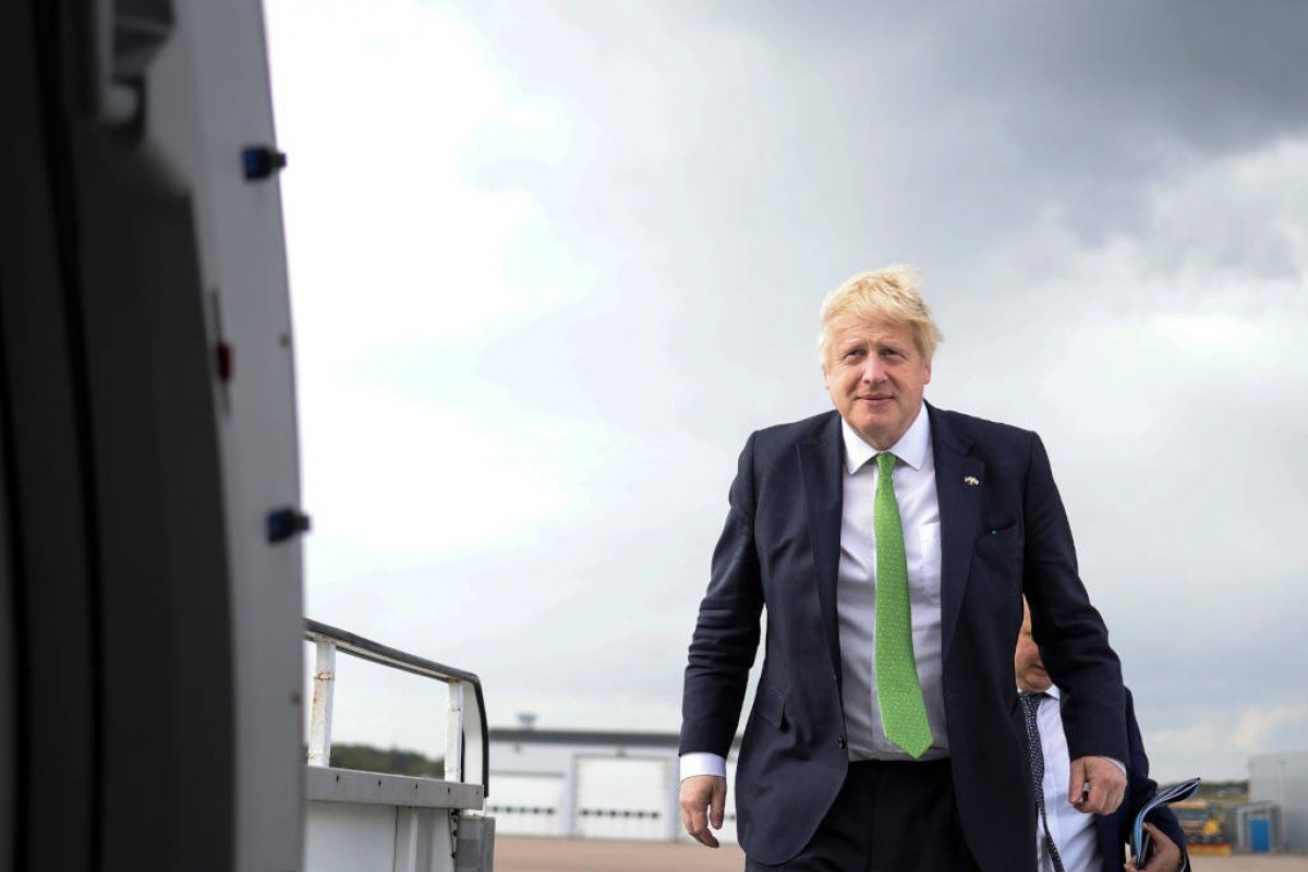 Premiê britânico Boris Johnson é vaiado em missa do Jubileu de Platina da rainha